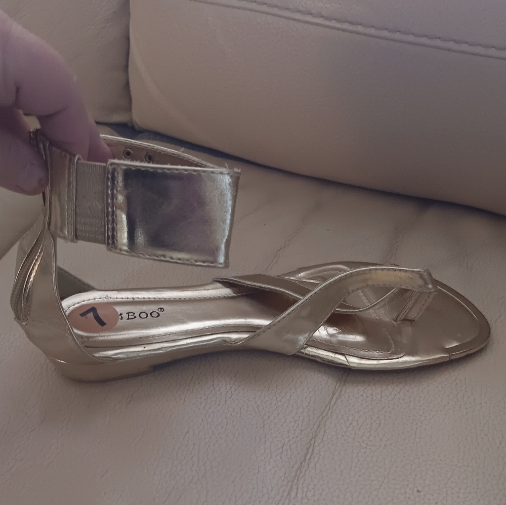 Bamboo Womens Gold LOTTIE Gladiator Sandals Sz 7 - Picture 11 of 12